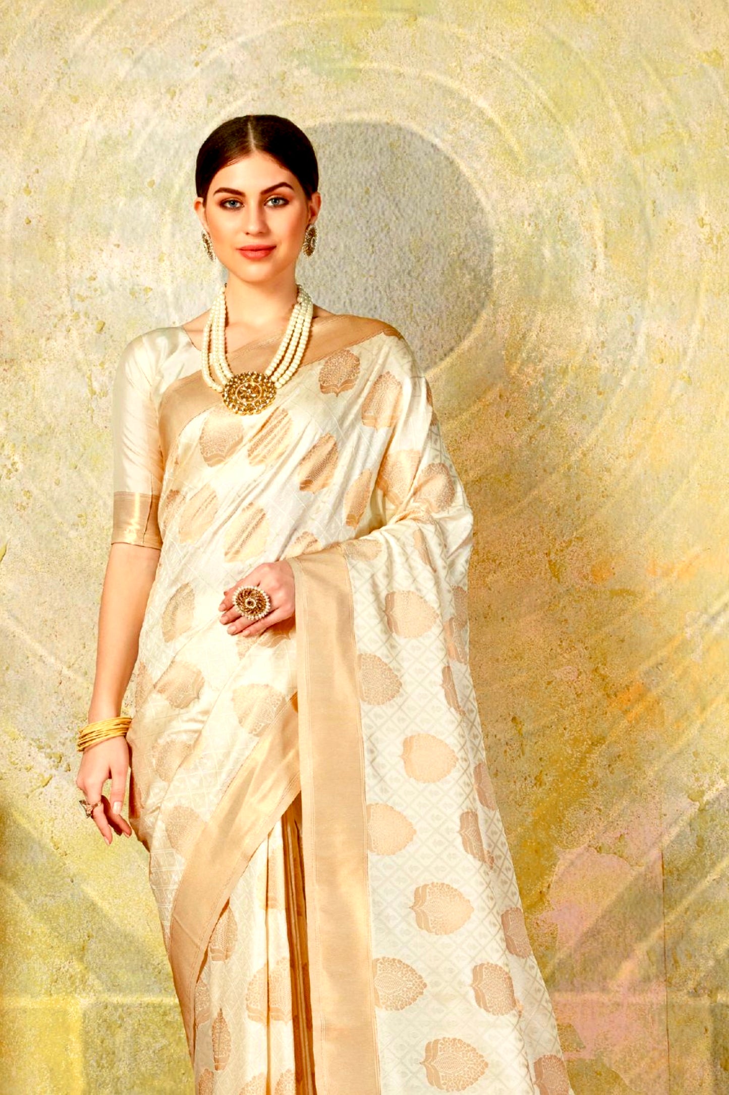 Exquisite Cream Color Handloom Silk Saree with Gold Zari Border and Unstitched Blouse – Perfect for Weddings and Festive Wear
