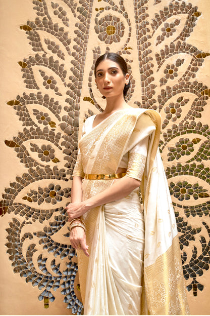 Elegant Ivory Pure Kanjivaram Silk Saree with Intricate Gold Zari Weaving – Perfect for Weddings & Special Occasions