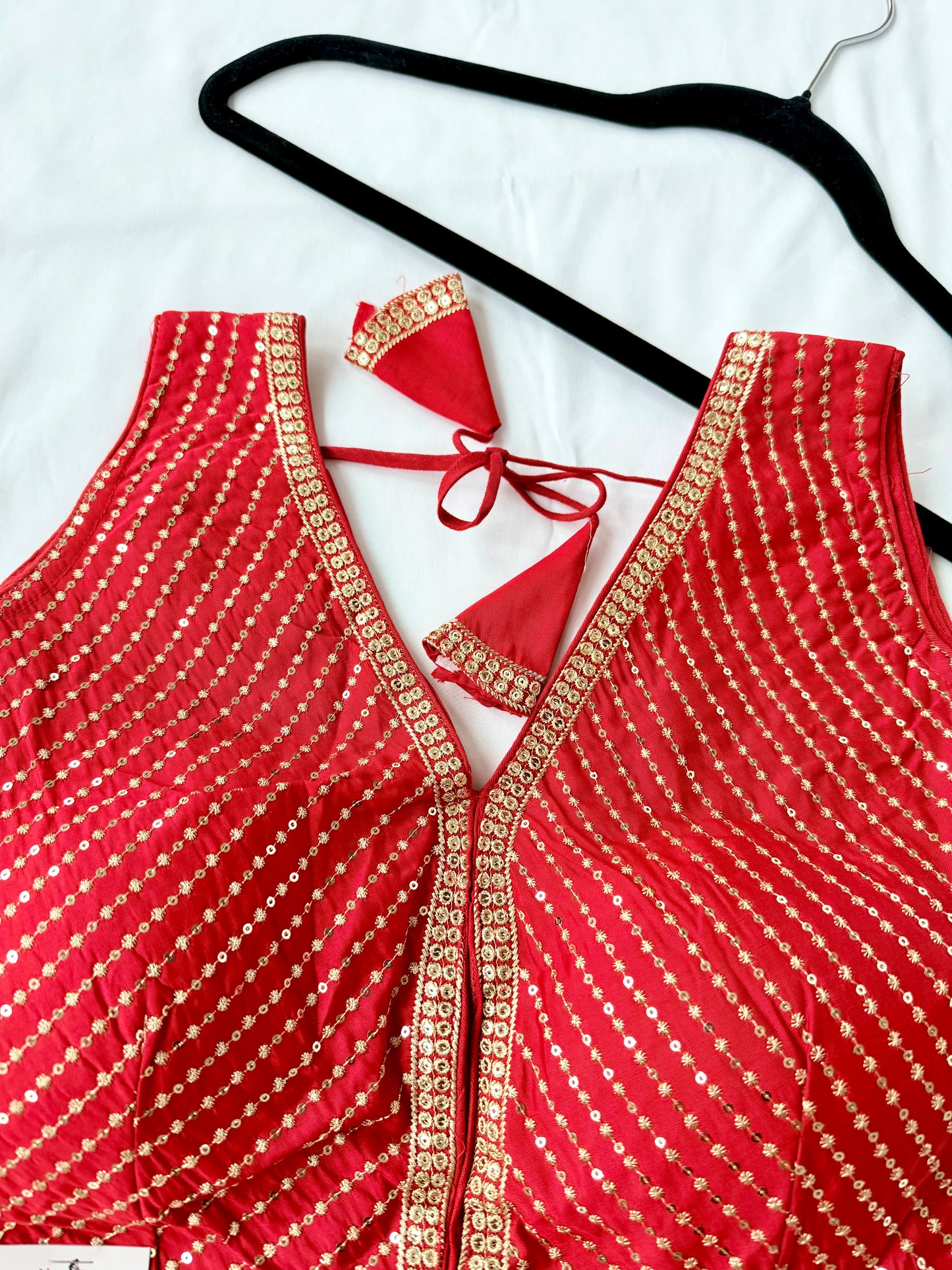 Bright Red Saree Blouse, V Neck Zari Embroidered Blouse, Sleeveless Ready to Wear Indian Blouse, Wedding Festive Blouse, Crop top, lehenga t
