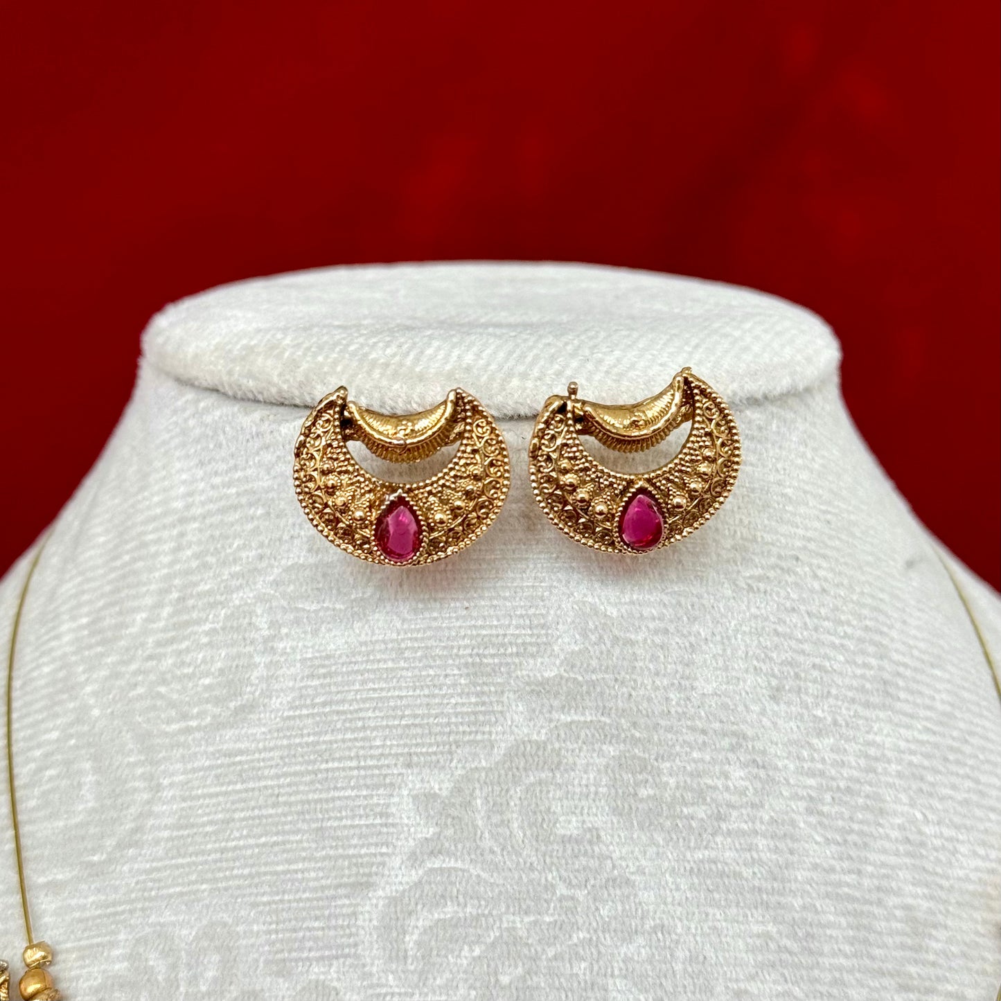 Chandrakor Necklace Set with Invisible Chain, Antique Gold Temple Jewelry, Ruby Green Stone Pendant Set, Minimalist Maharashtrian Jewelry