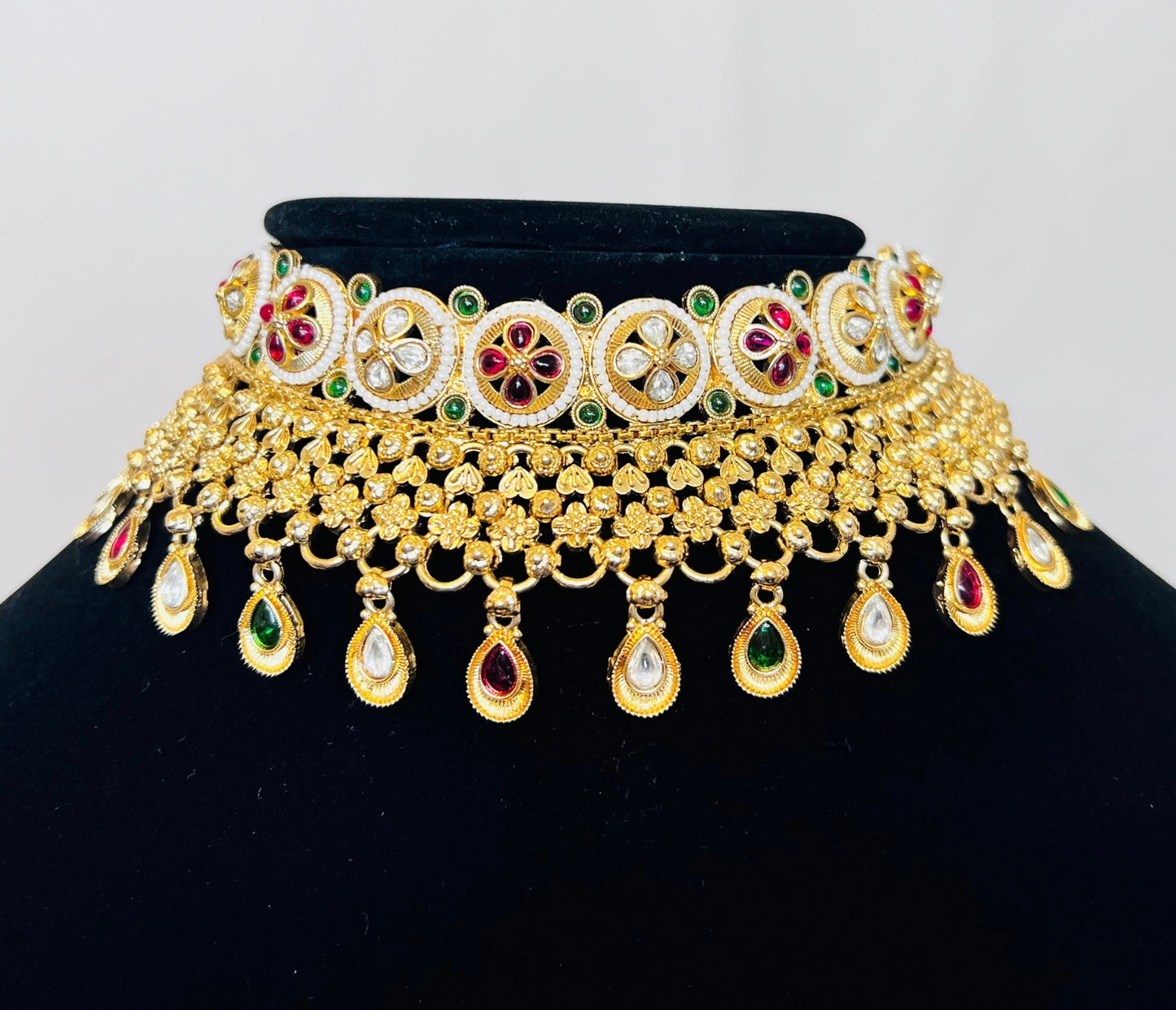 Luxury Kundan Bridal Choker Set | Ruby & Emerald Stone Indian Necklace | Elegant Wedding Jewelry Set with Maang Tikka